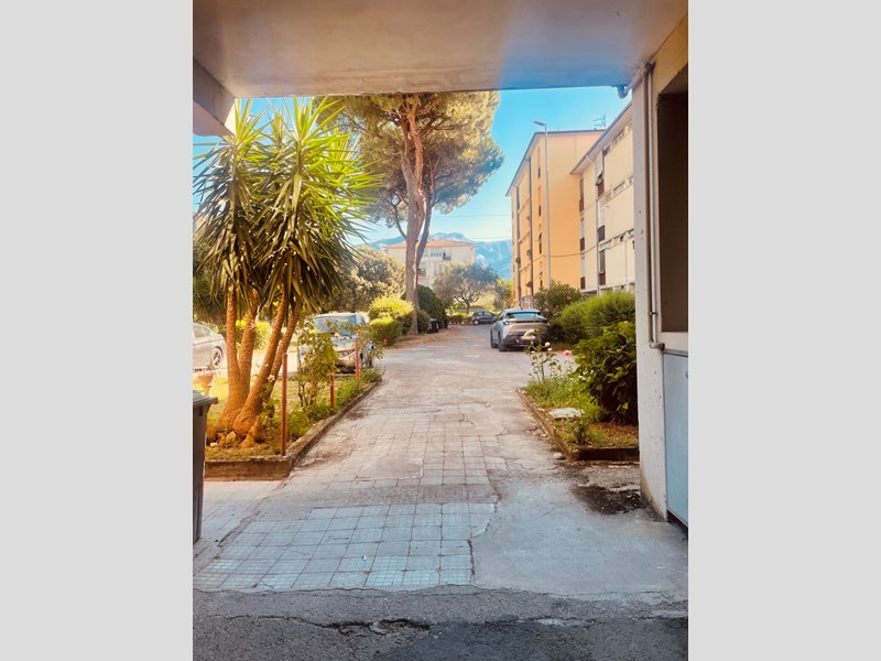 Appartamento in Vendita a Carrara, zona CARRARA PERIFERIA, 180'000&euro;, 110 m², arredato