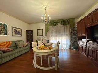 Quadrilocale in Vendita a Sarzana, 230'000&euro;, 117 m²
