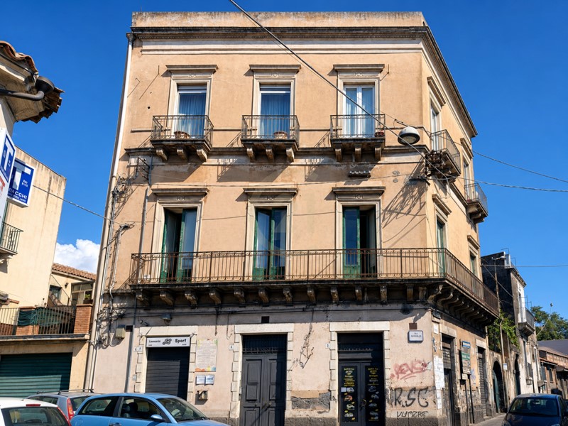Appartamento in Vendita a Acireale, zona Semicentro, 160'000&euro;, 146 m², con Box