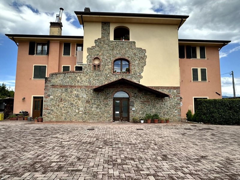 Appartamento in Vendita a Altopascio, 650'000&euro;, 490 m², arredato