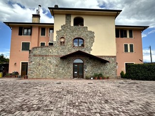 Appartamento in Vendita a Altopascio, 650'000&euro;, 490 m², arredato