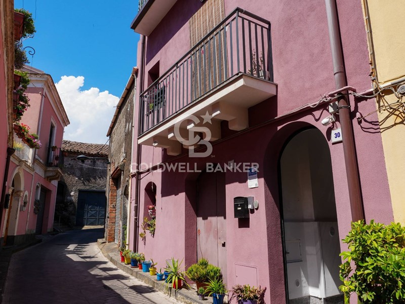 Appartamento in Vendita a Linguaglossa, 118'000&euro;, 164 m²