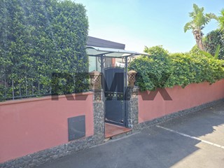 Quadrilocale in Vendita a Aci Sant'Antonio, 310'000&euro;, 180 m²