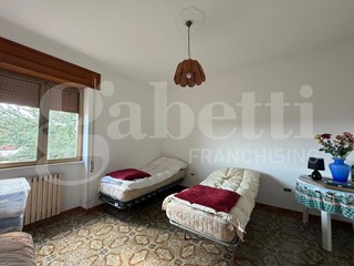 Trilocale in Vendita a Aprilia, 165'000&euro;, 120 m², con Box