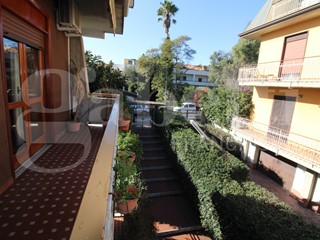 Appartamento in Vendita a Sant'Agata li Battiati, 228'000&euro;, 178 m², con Box
