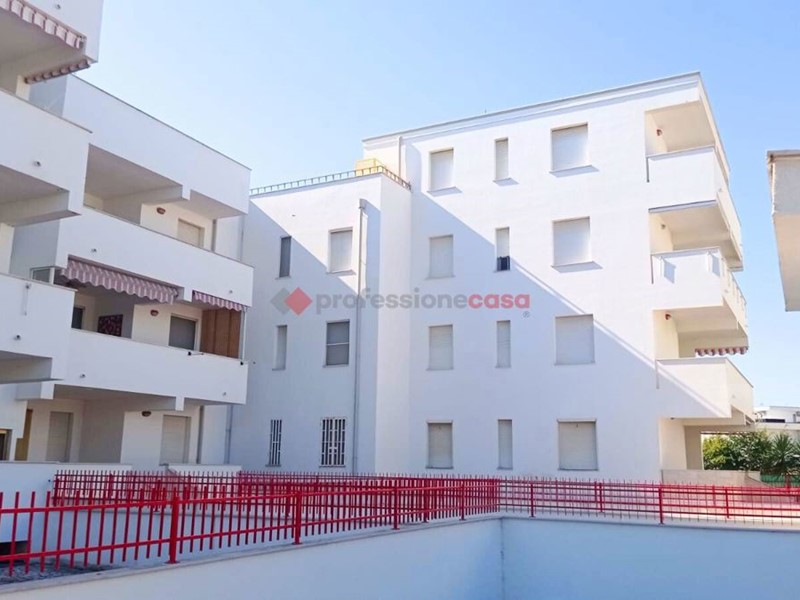 Trilocale in Vendita a Lesina, 59'000&euro;, 70 m², arredato, con Box