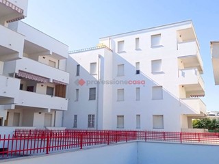 Trilocale in Vendita a Lesina, 59'000&euro;, 70 m², arredato, con Box