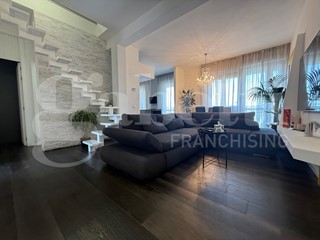 Quadrilocale in Vendita a Pontedera, 225'000&euro;, 106 m²