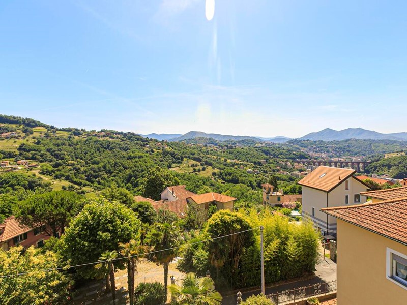 Appartamento in Vendita a Campomorone, 170'000&euro;, 180 m²