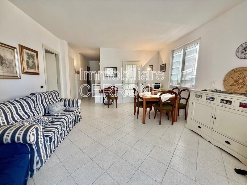 Appartamento in Vendita a Cecina, zona Cecina Marina, 259'000&euro;, 80 m², con Box