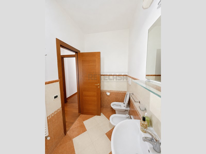 Appartamento in Affitto a Vicenza, 900&euro;, 81 m², arredato, con Box