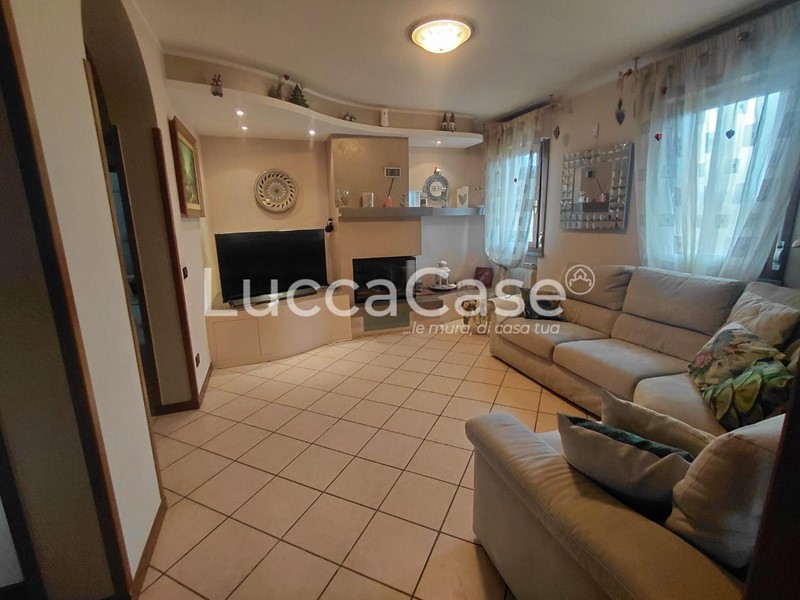 Appartamento in Vendita a Altopascio, zona Le Spianate, 179'000&euro;, 90 m², con Box