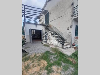 Quadrilocale in Vendita a Castelfranco di Sotto, zona Orentano, 97'000&euro;, 80 m², con Box