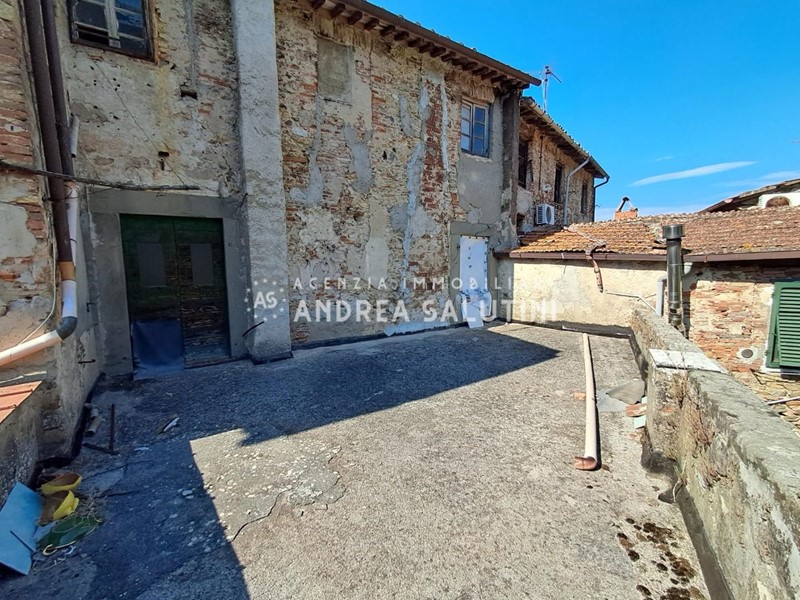 Appartamento in Vendita a Buti, 39'000&euro;, 126 m²