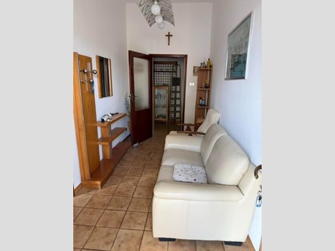 Bilocale in Vendita a Cascina, zona Latignano, 85'000&euro;, 55 m², con Box