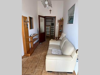 Bilocale in Vendita a Cascina, zona Latignano, 85'000&euro;, 55 m², con Box