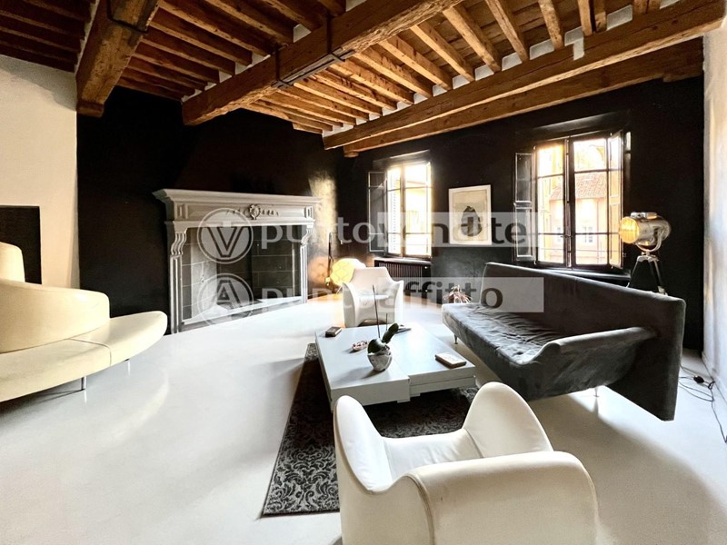 Appartamento in Vendita a Lucca, 750'000&euro;, 180 m², arredato