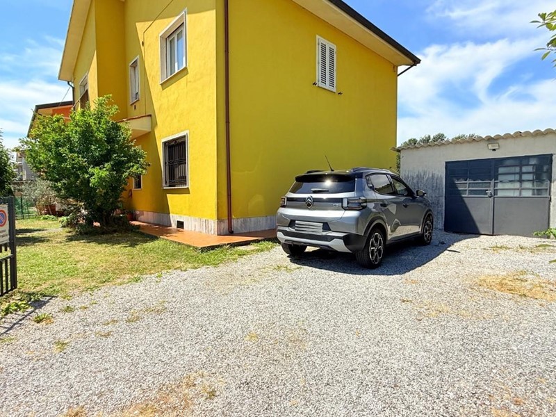 Appartamento in Vendita a Massa e Cozzile, zona Traversagna, 175'000&euro;, 105 m², arredato, con Box