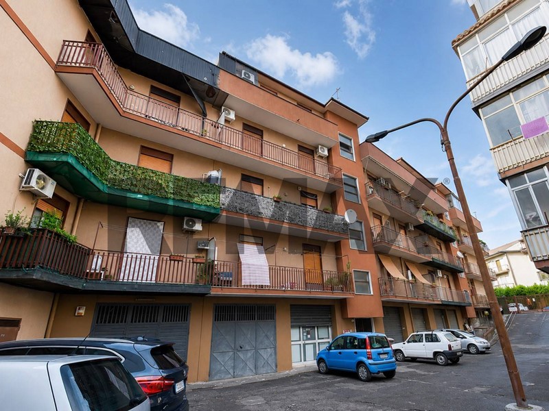 Quadrilocale in Vendita a Aci Catena, 79'000&euro;, 85 m²