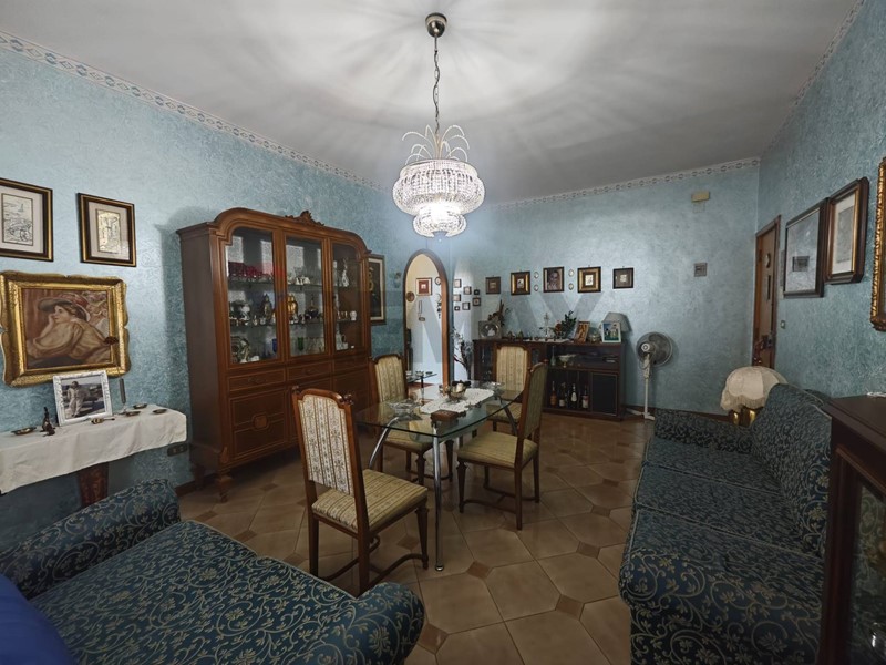 Appartamento in Vendita a Catania, 54'000&euro;, 123 m²