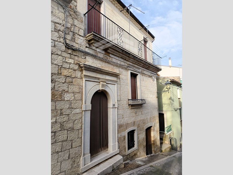 Appartamento in Vendita a Castelbottaccio, 65'000&euro;, 210 m²