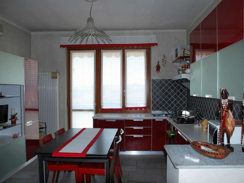 Quadrilocale in Affitto a La Loggia, 800&euro;, 110 m²