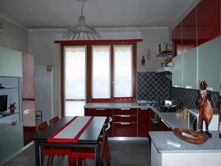 Quadrilocale in Affitto a La Loggia, 800&euro;, 110 m²