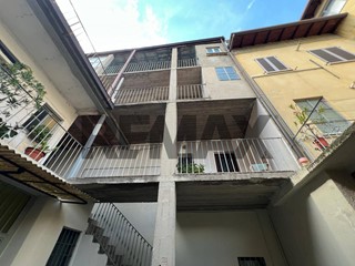 Appartamento in Vendita a Brembate di Sopra, 73'000&euro;, 250 m²