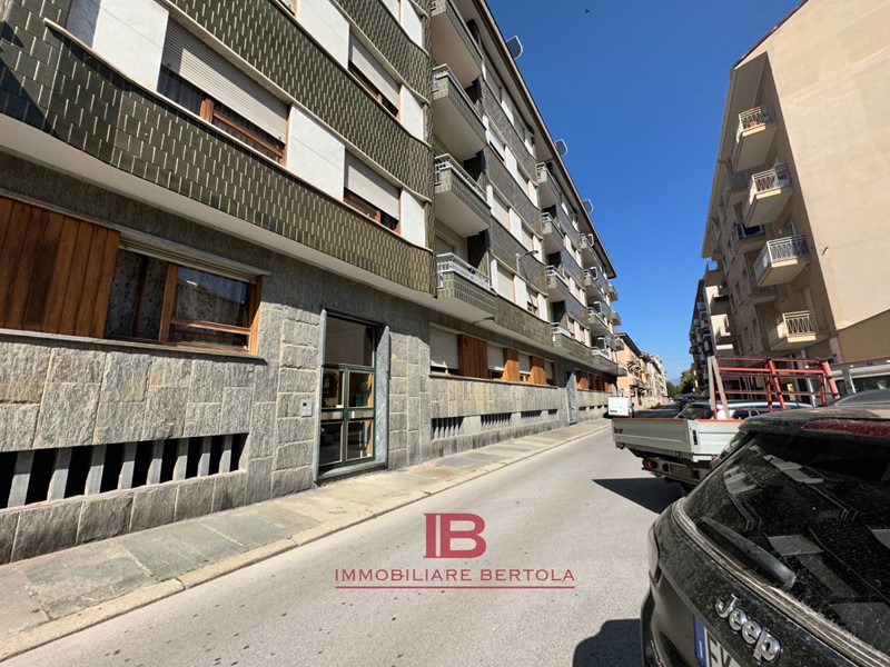 Quadrilocale in Vendita a Cuneo, 140'000&euro;, 116 m²