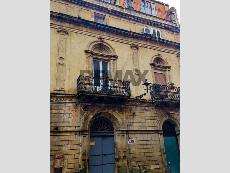 Trilocale in Vendita a Caltagirone, 25'000&euro;, 120 m²