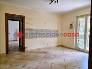 Trilocale in Vendita a Aci Catena, 90'000&euro;, 70 m²