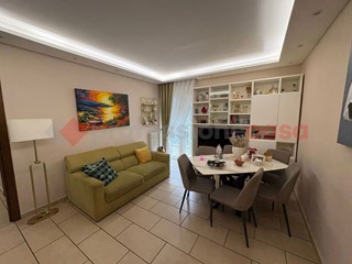 Trilocale in Vendita a Caserta, 185'000&euro;, 80 m², con Box