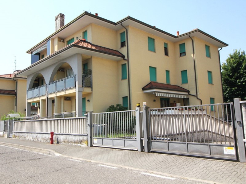 Trilocale in Vendita a Marnate, 200'000&euro;, 96 m², con Box