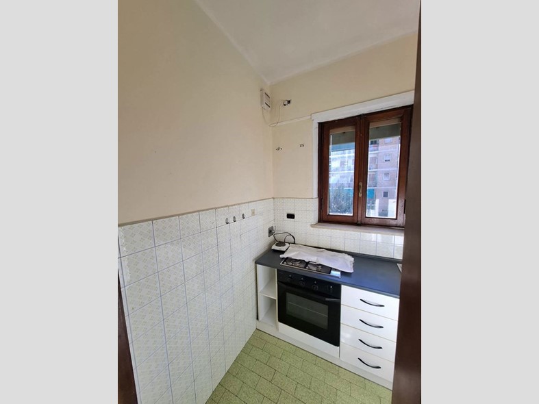 Bilocale in Vendita a Torino, 93'000&euro;, 70 m²