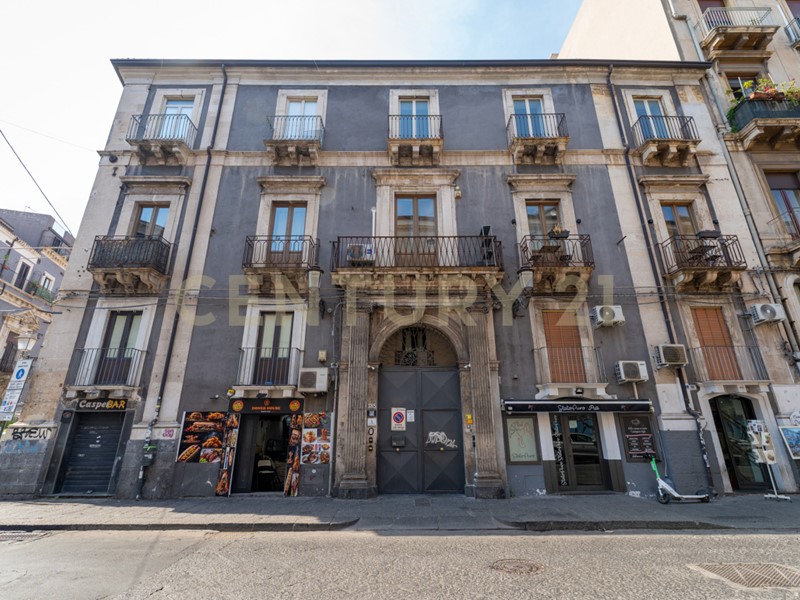 Appartamento in Vendita a Catania, 390'000&euro;, 212 m²