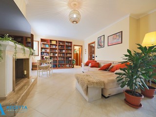 Trilocale in Vendita a Taranto, zona Rione Laghi - Taranto 2, 165'000&euro;, 118 m²