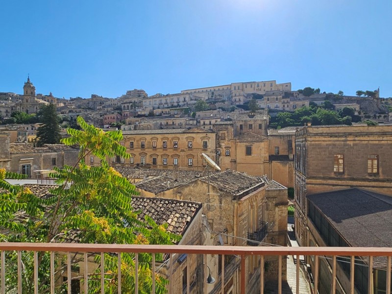Appartamento in Vendita a Modica, zona MODICA BASSA, 115'000&euro;, 148 m²