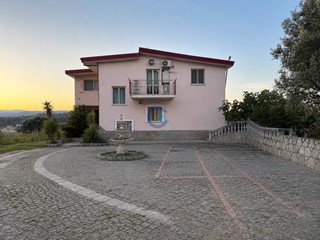 Quadrilocale in Vendita a Catanzaro, zona Fortuna, 150'000&euro;, 170 m²