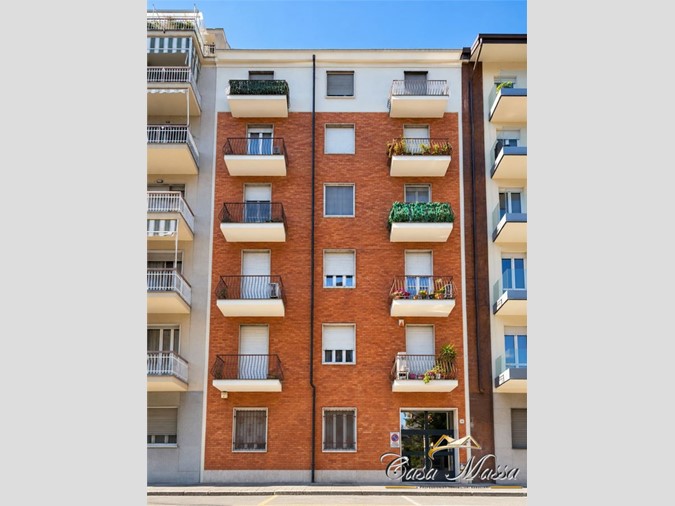 Bilocale in Vendita a Torino, 150'000&euro;, 65 m²