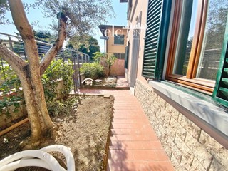 Appartamento in Vendita a Campi Bisenzio, zona San Piero a Ponti, 300'000&euro;, 122 m²