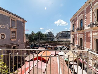 Appartamento in Vendita a Catania, 250'000&euro;, 140 m²