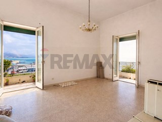 Trilocale in Vendita a Gaeta, 250'000&euro;, 87 m²