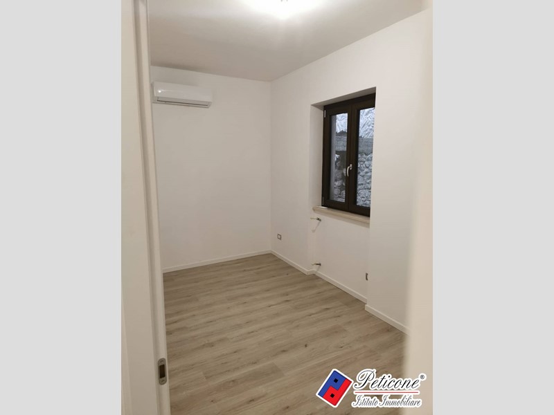 Quadrilocale in Vendita a Lenola, 65'000&euro;, 74 m²