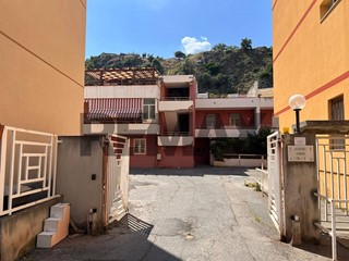 Appartamento in Vendita a Messina, 75'000&euro;, 113 m²