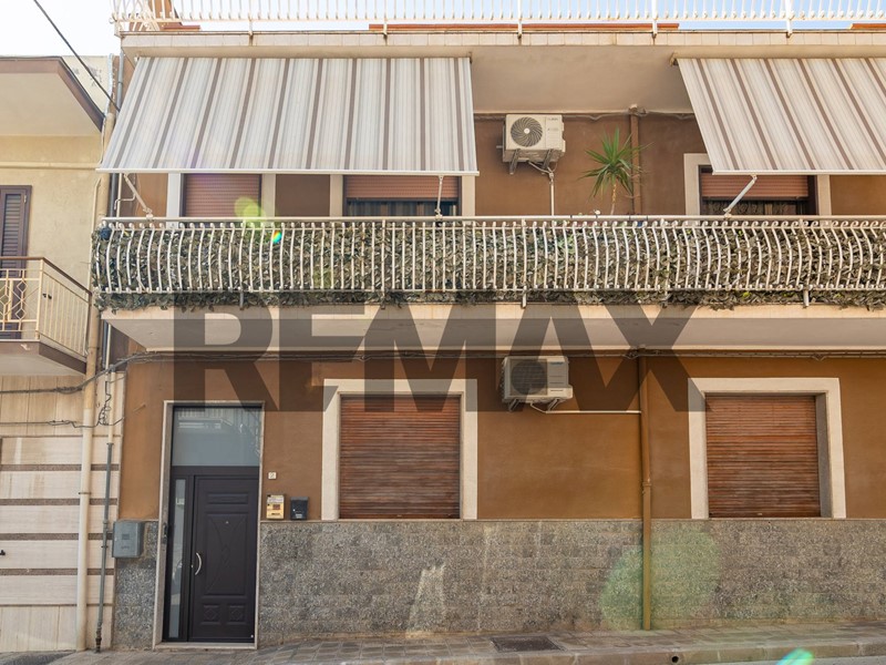 Appartamento in Vendita a Priolo Gargallo, 90'000&euro;, 156 m²