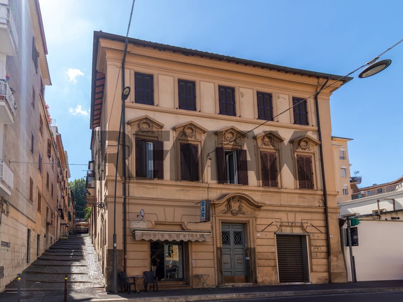 Trilocale in Vendita a Frascati, 205'000&euro;, 85 m²