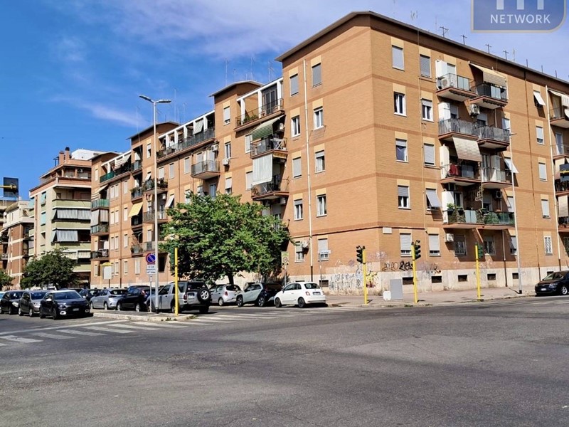 Trilocale in Vendita a Roma, 189'000&euro;, 65 m²