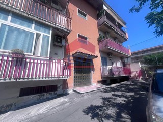 Appartamento in Vendita a Aci Catena, 95'000&euro;, 140 m²