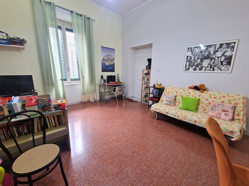 Appartamento in Vendita a Napoli, 320'000&euro;, 160 m²