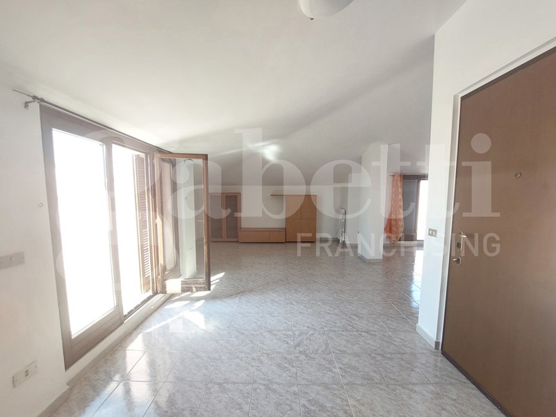 Trilocale in Vendita a Tortoreto, 125'000&euro;, 70 m², con Box